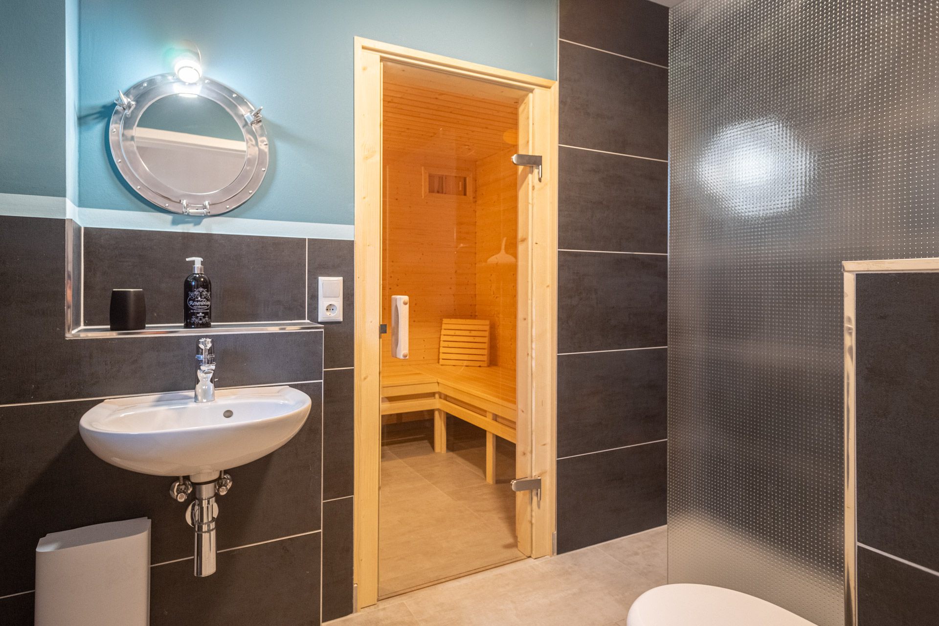 Badezimmer mit Sauna